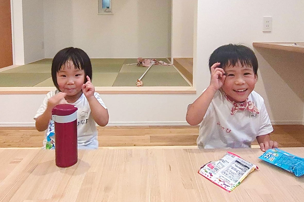 お引渡し式のお子様たち